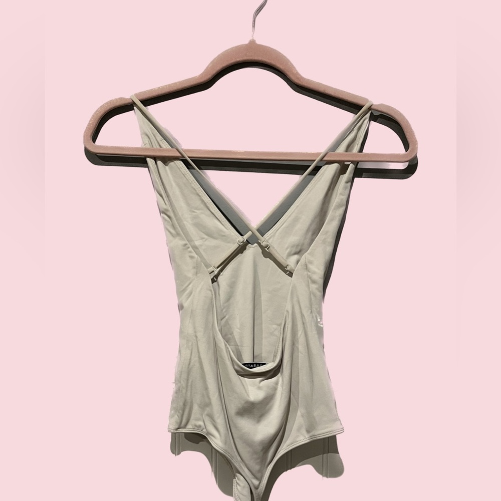 Aritzia contour bodysuit - Picture 2 of 2